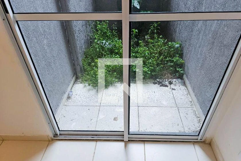 2-bedroom apartment in a building with a pool — photo 20