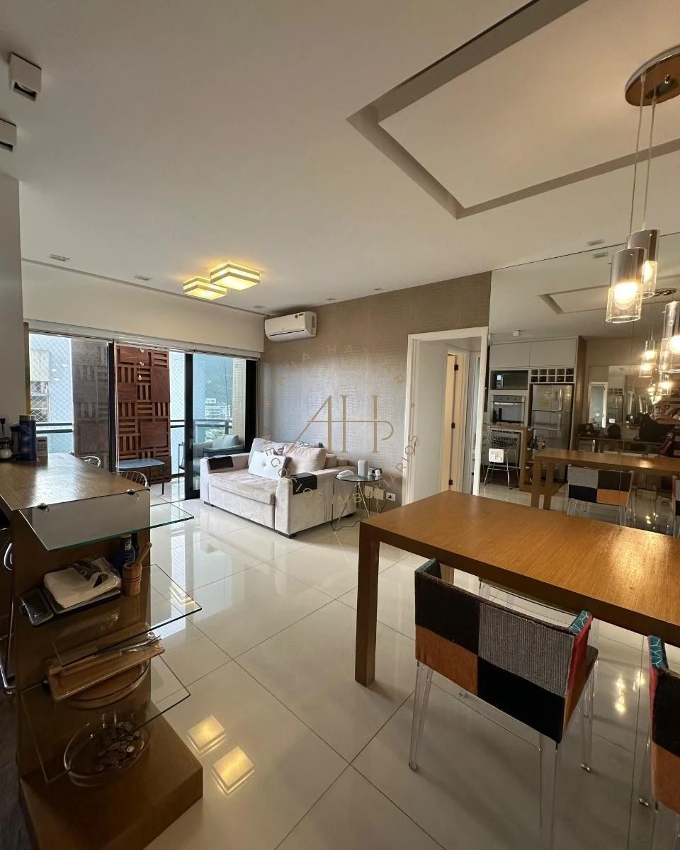 Furnished 2-bedroom apartment with city-view windows — photo 7