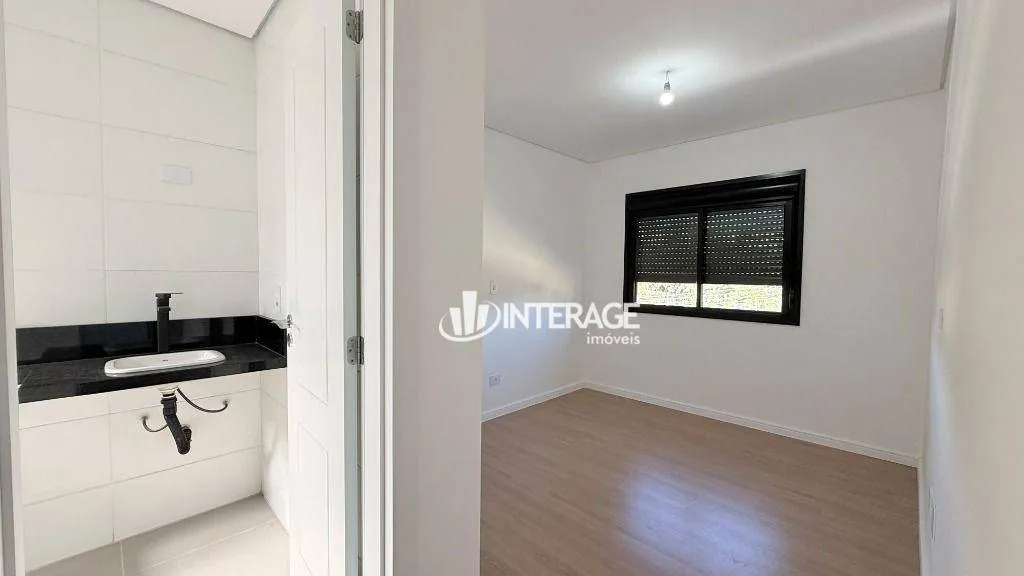 3-suite townhouse with private BBQ and garden — photo 14