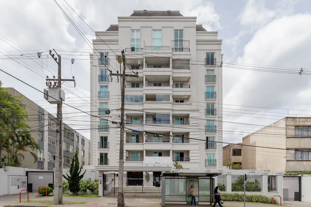 One-bedroom apartment in a building with a coworking space — photo 28