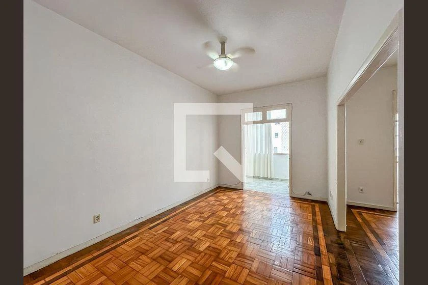 Apartamento de 3 quartos com piso de madeira ou laminado — photo 19