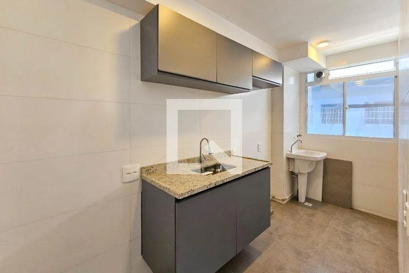 2-bedroom apartment in a building with a gym — photo 2