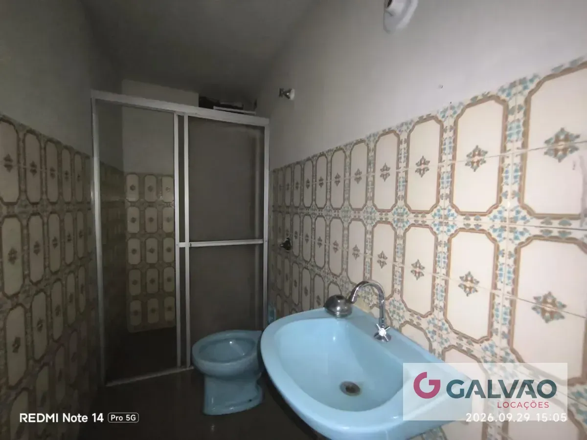 2-bedroom apartment with wood or laminate floors in Curitiba — photo 6