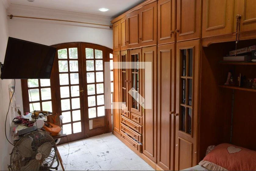 4-bedroom house with a park view — photo 13