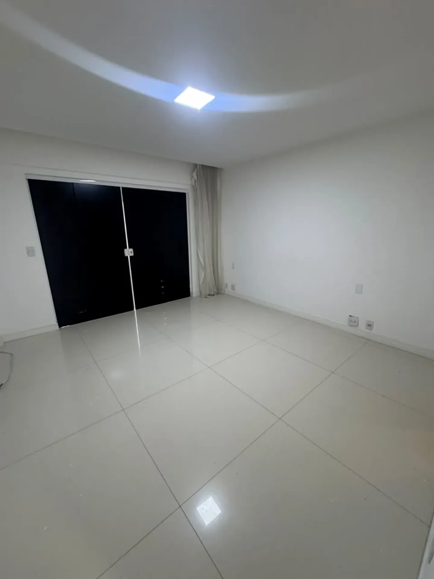 House, 300 m², with floor-to-ceiling windows — photo 16