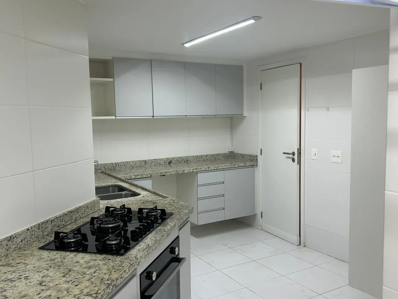 4-bedroom apartment in a building with a sauna — photo 16
