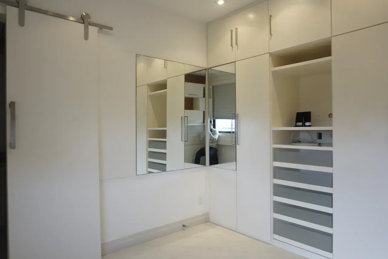 Unfurnished apartment with 4 bedrooms and 3 parking spots — photo 32