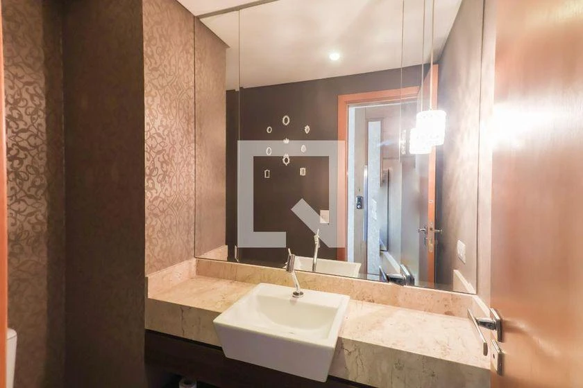 266 m² apartment with a bathtub and a walk-in closet — photo 24