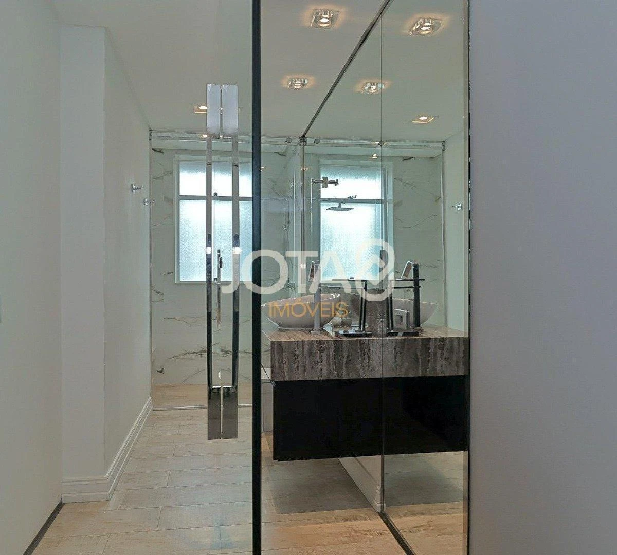 2-bedroom apartment in a building with a gym — photo 18