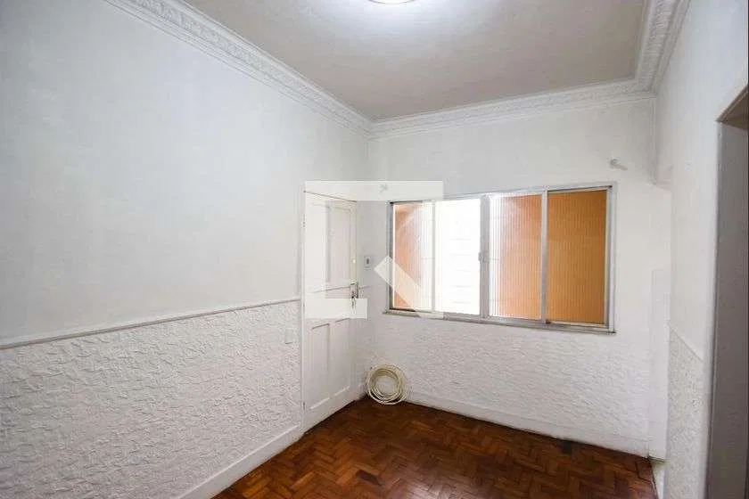 Wood or laminate floors in a one-bedroom apartment, 42 m² — photo 21