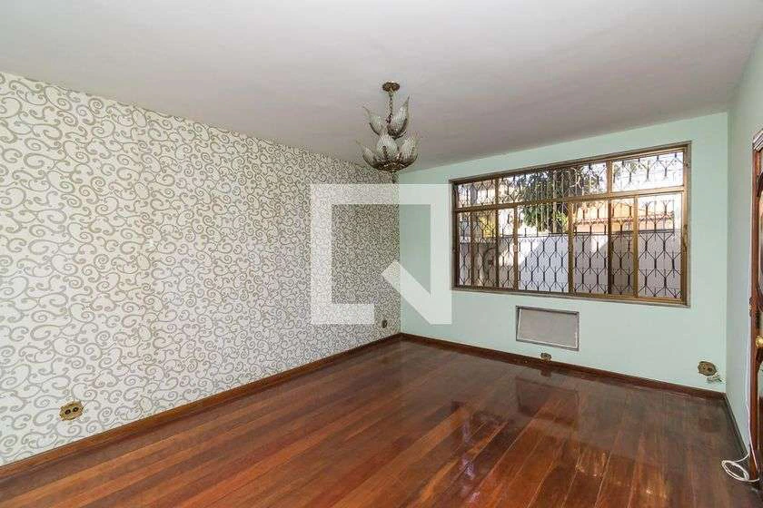 House with 4 bedrooms and 3 parking spots, 500 m²
