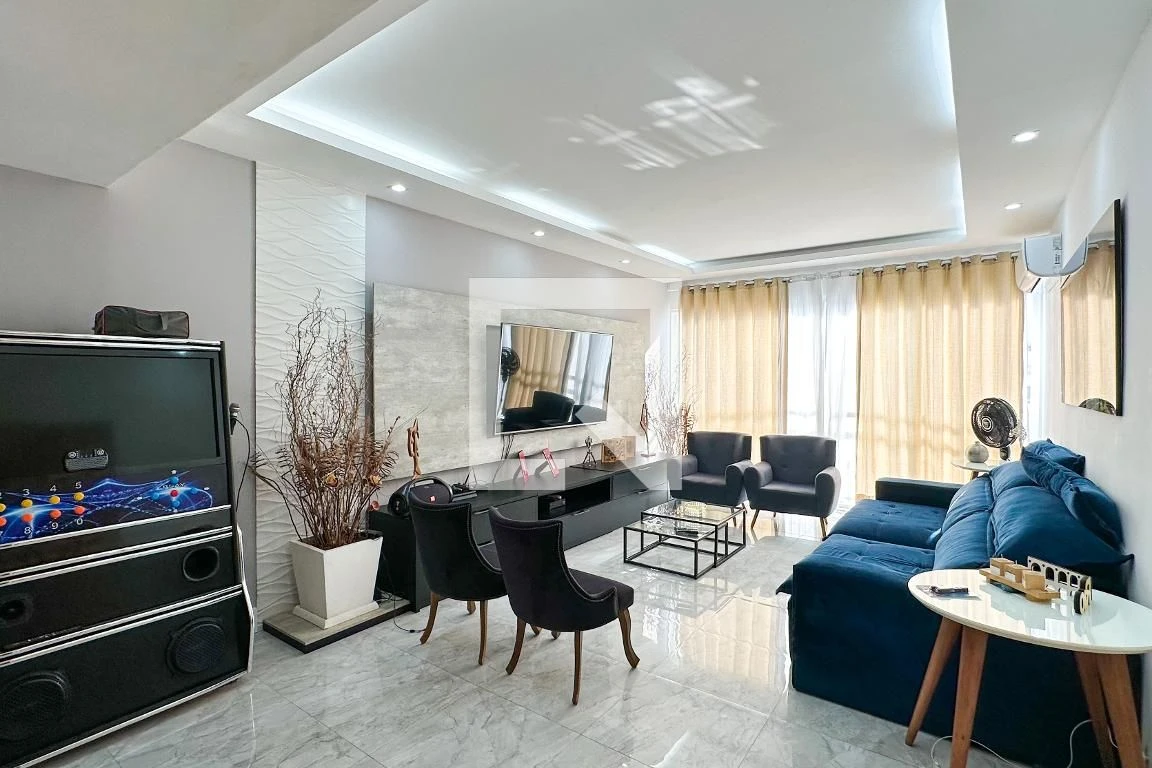 Furnished apartment, 144 m², with a walk-in closet