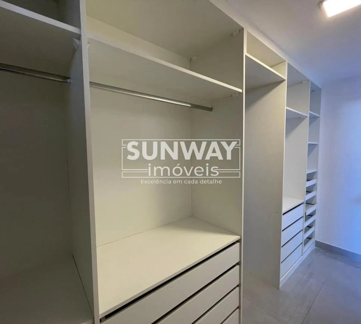 Casa, 380 m², com janelas do piso ao teto — photo 14