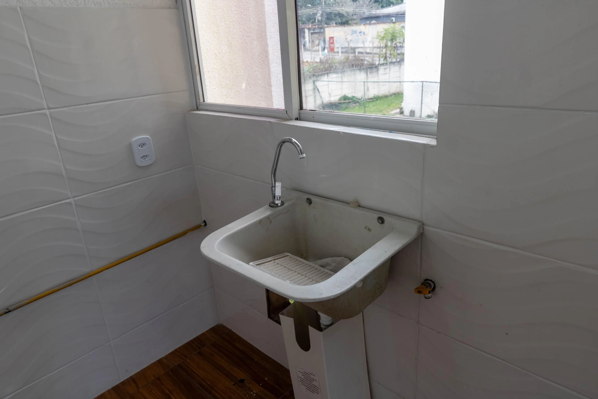 2-bedroom apartment with a glass-enclosed shower — photo 19