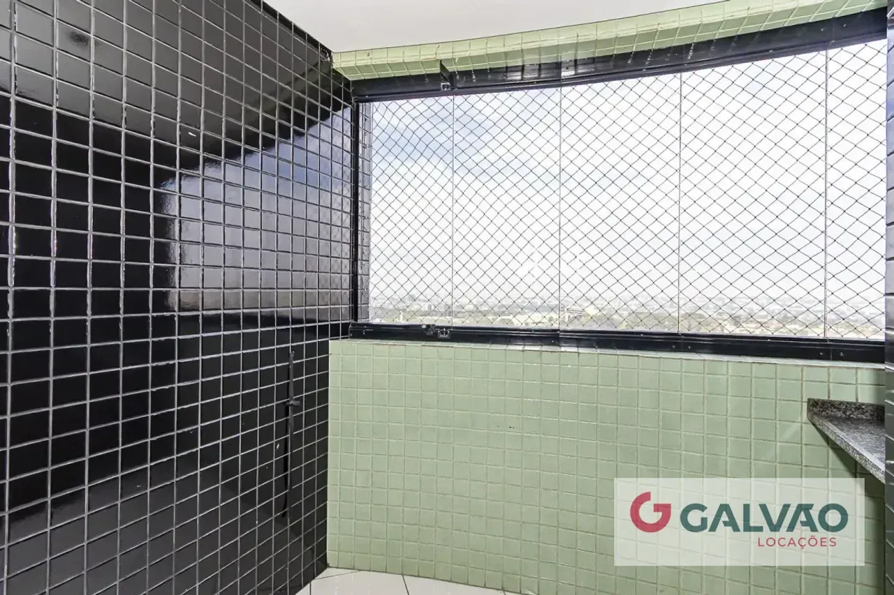 Balcony with a grill in a 3-bedroom apartment, 87 m² — photo 10
