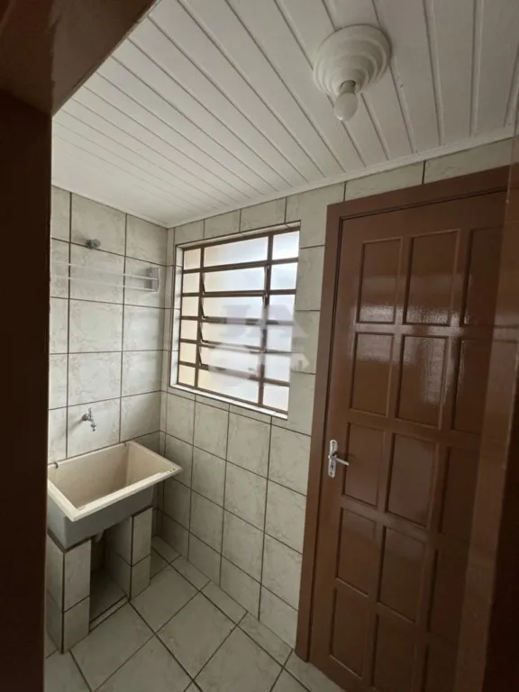 2-bedroom house with wood or laminate floors in Curitiba — photo 8