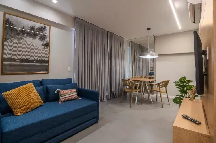 Furnished 1-bedroom apartment with glassed-in balcony