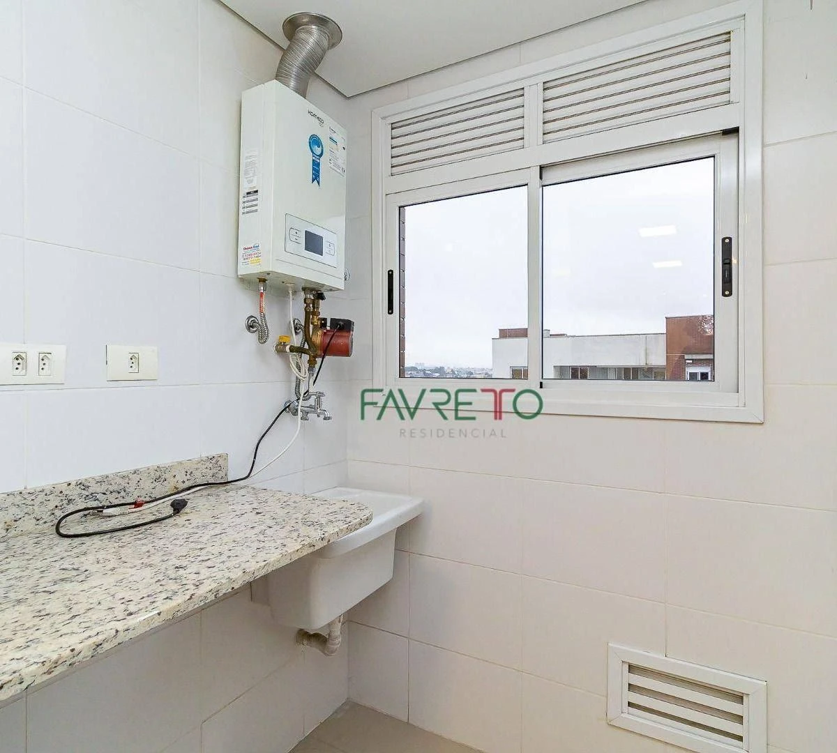 One-bedroom apartment in a building with a pool — photo 6
