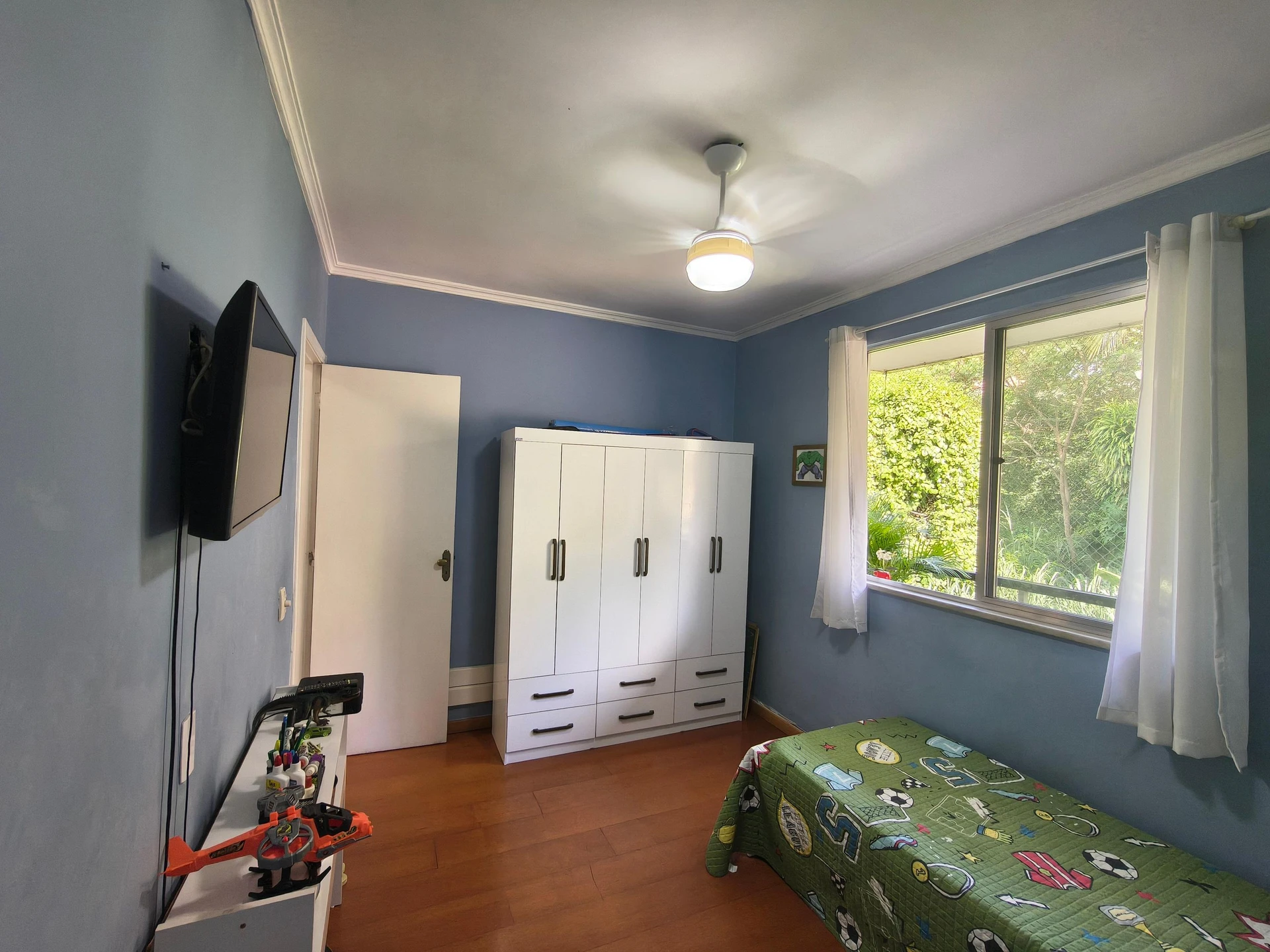Apartamento amueblado con 3 dormitorios y balcón — photo 23