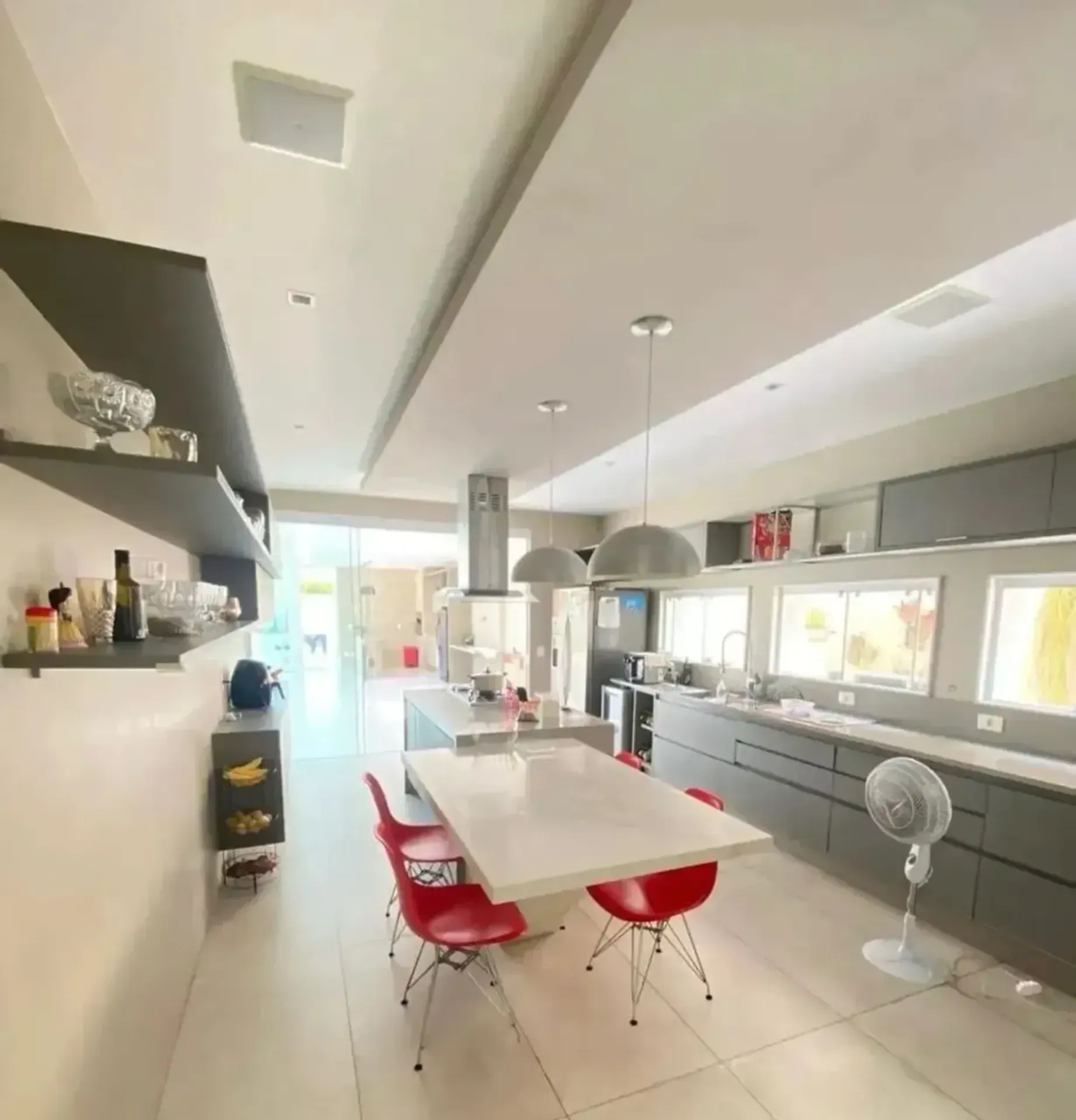 Furnished house with 4 bedrooms and open-plan kitchen — photo 30