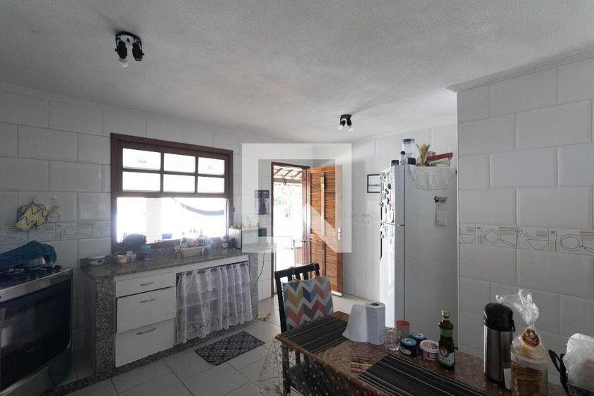 Furnished house with 4 bedrooms and 290 m² — photo 5