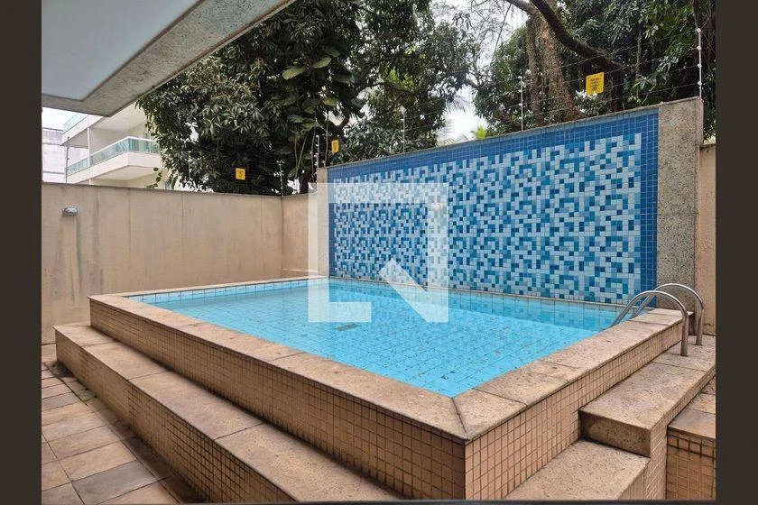 3-bedroom apartment in a building with a pool — photo 10
