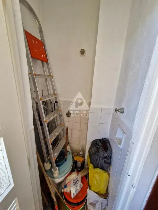 Wood or laminate floors in a 2-bedroom apartment, 60 m² — photo 16