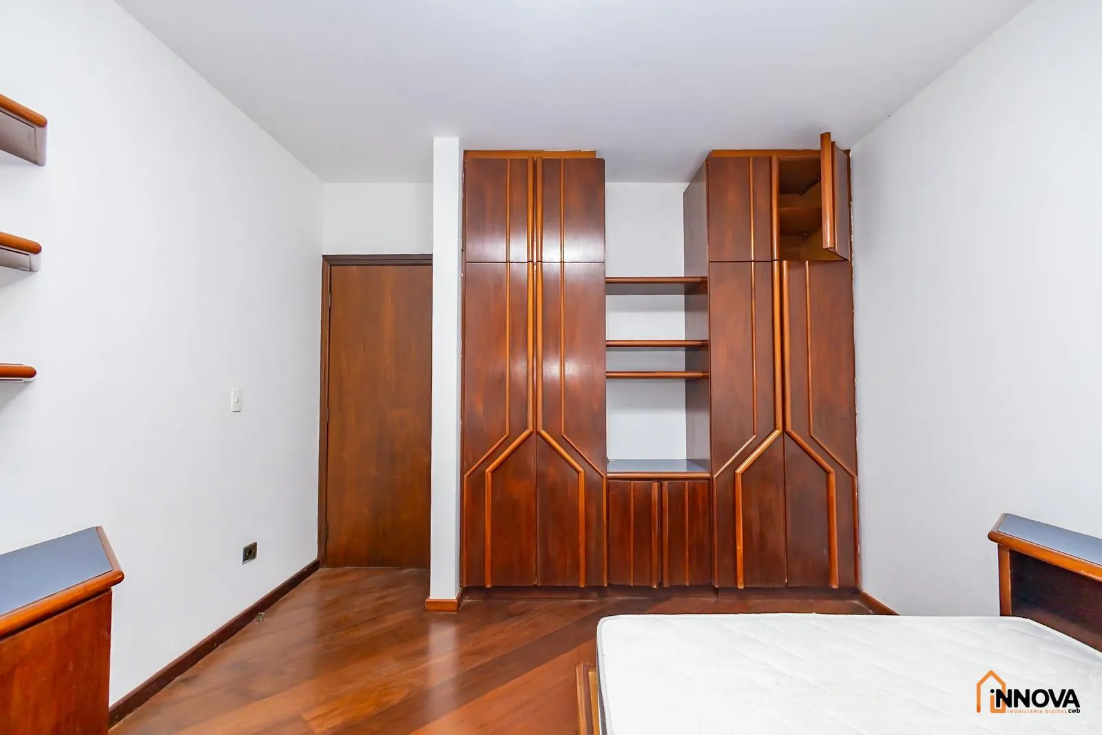 House with 5 bedrooms, 10 bathrooms, 5 parking spaces — photo 27