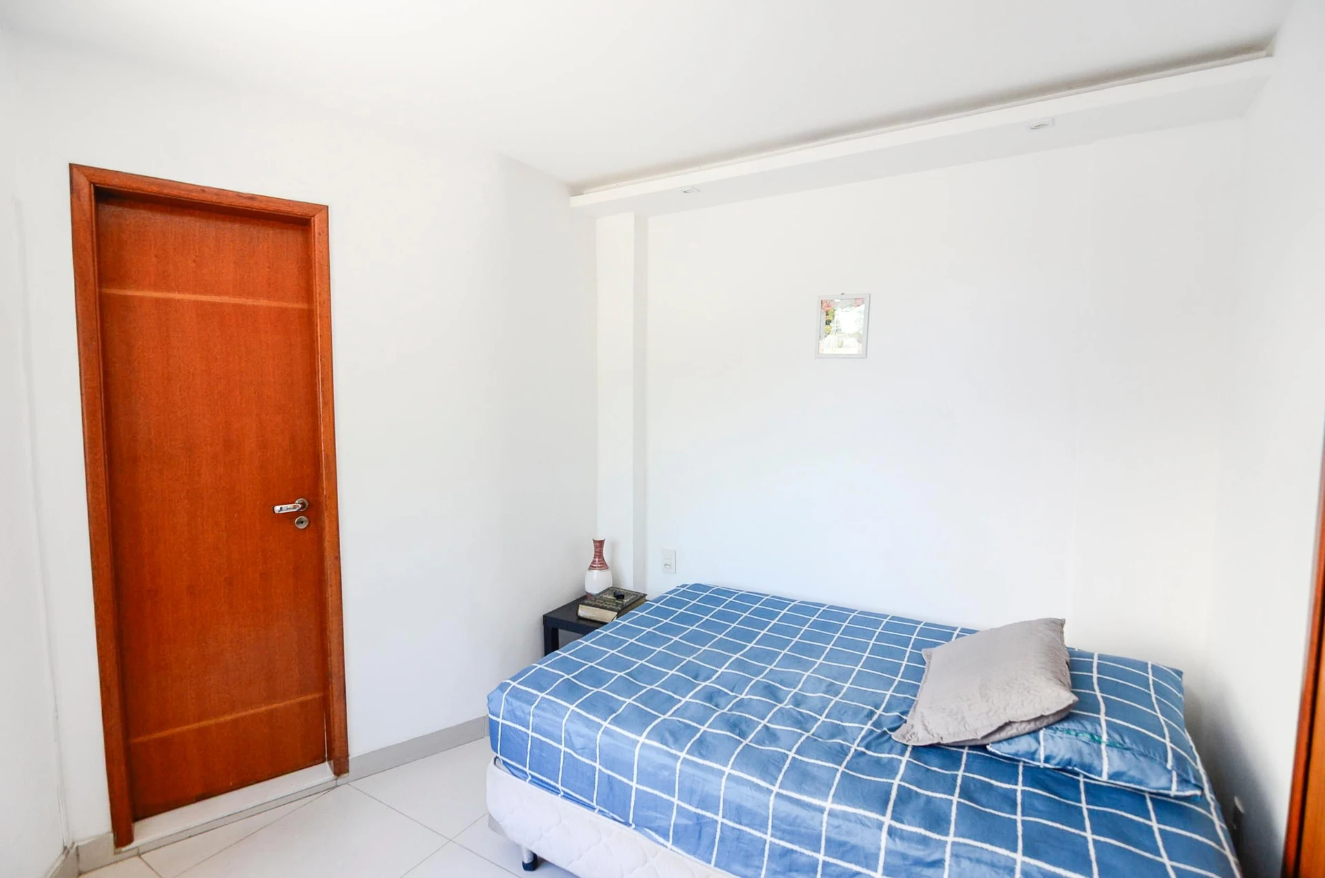 Furnished 1-bedroom apartment with en-suite and 1 parking spot — photo 4