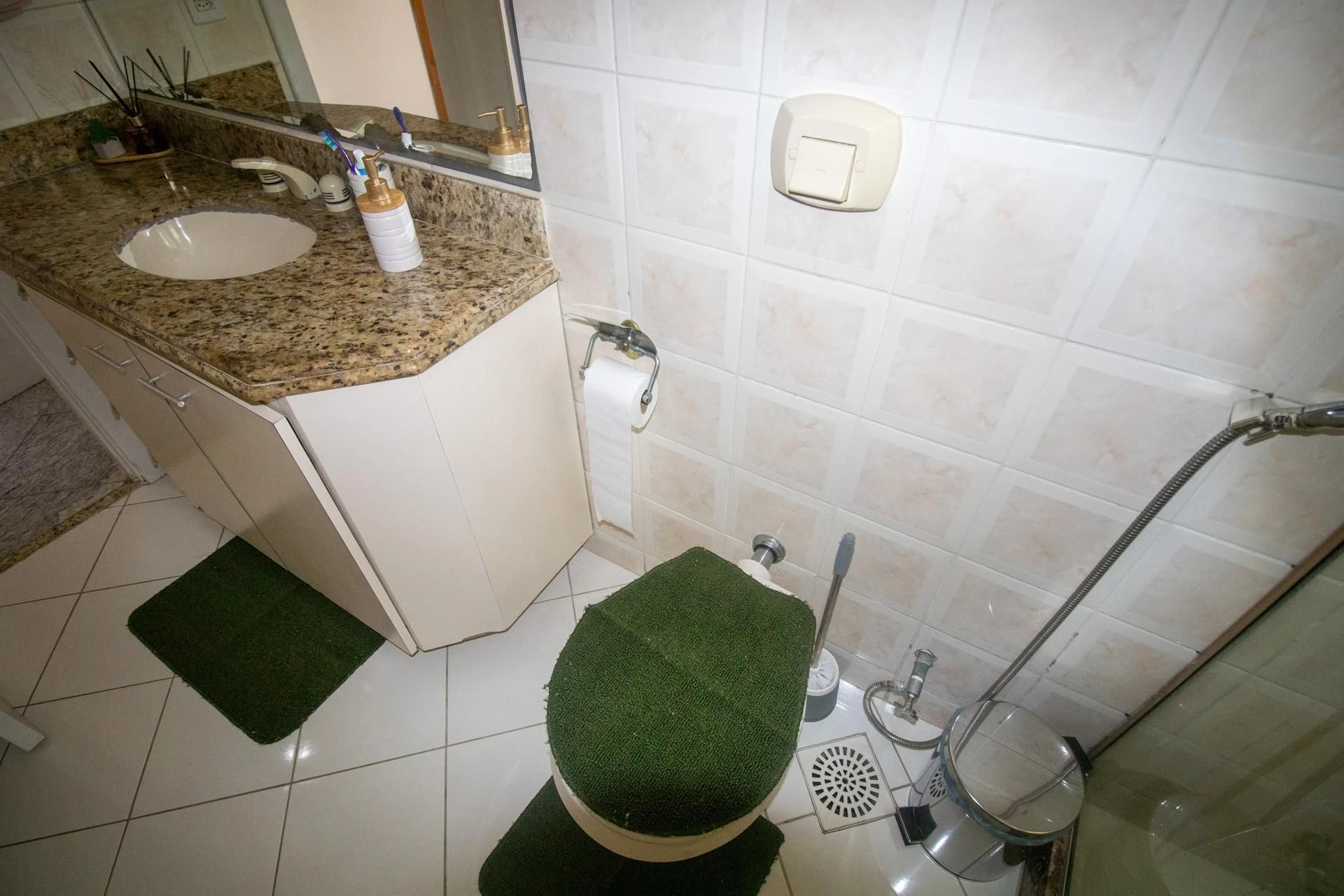 Furnished apartment with 3 bedrooms and a balcony — photo 33
