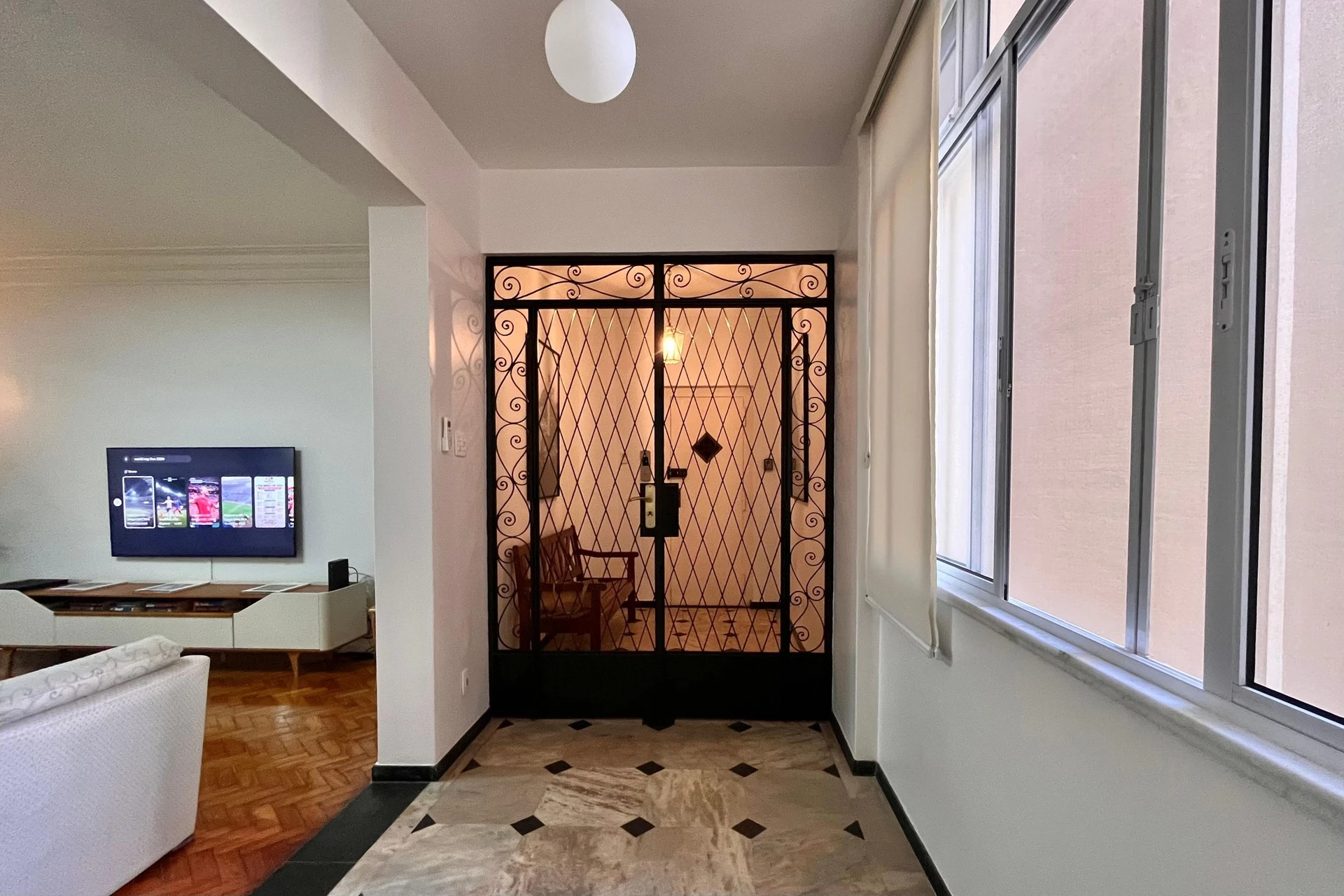 3-bedroom apartment with a working laundry setup — photo 34