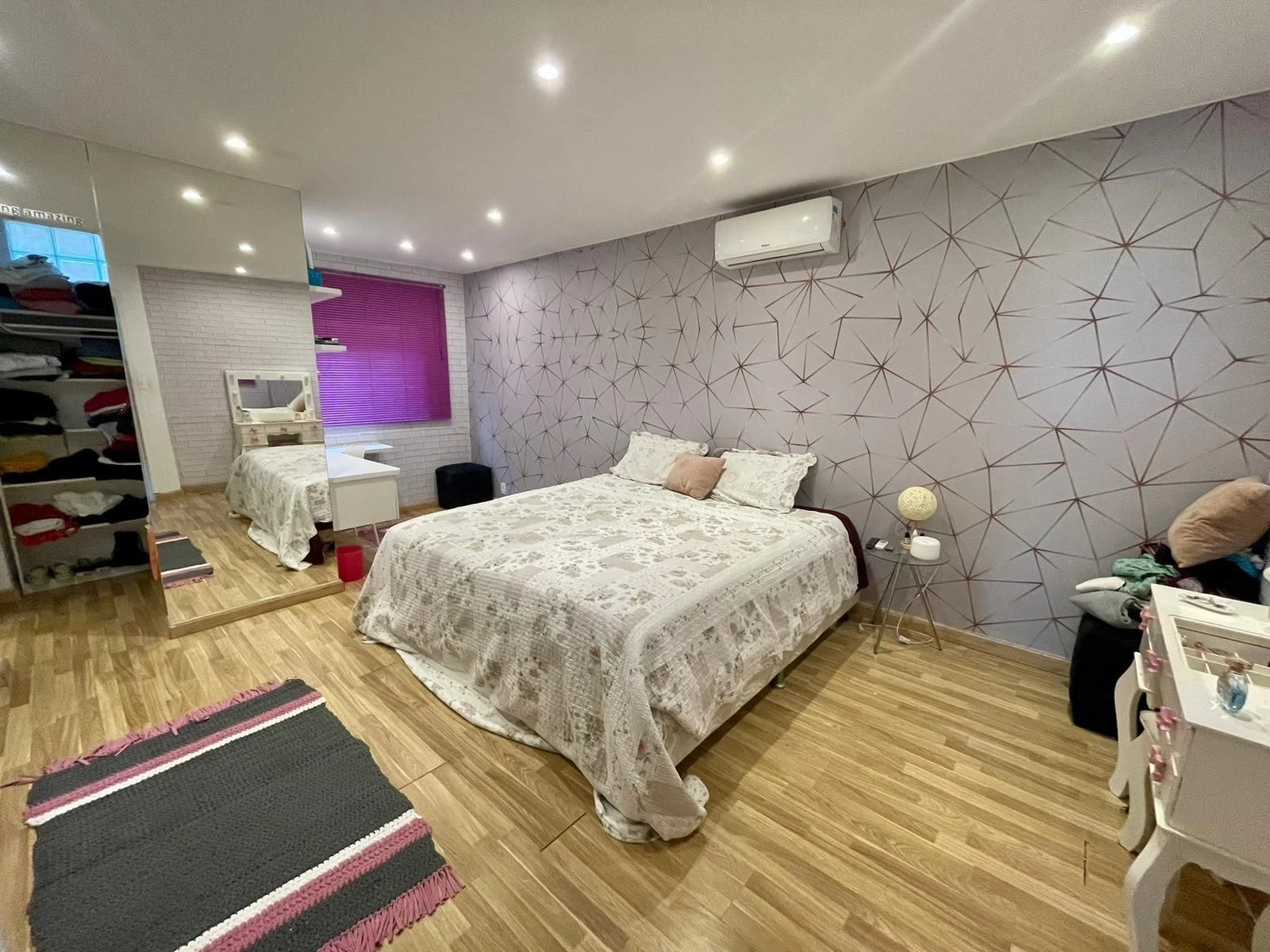 4-bedroom apartment with a grill on the balcony — photo 7