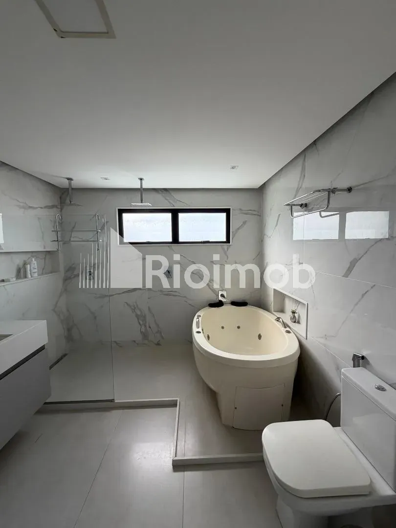 5-bedroom house with a bathtub in Rio de Janeiro — photo 31