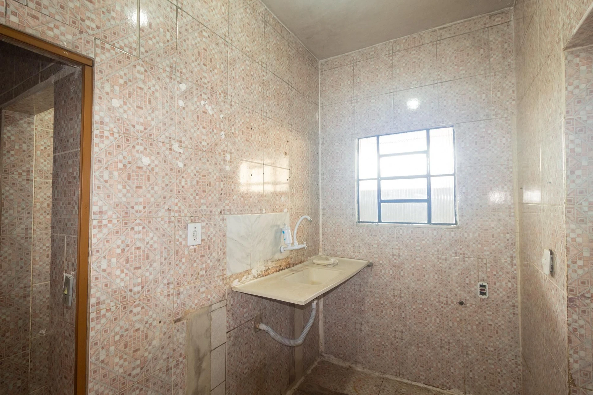 Студія з балконом, потрібен ремонт, 1 спальня — photo 15