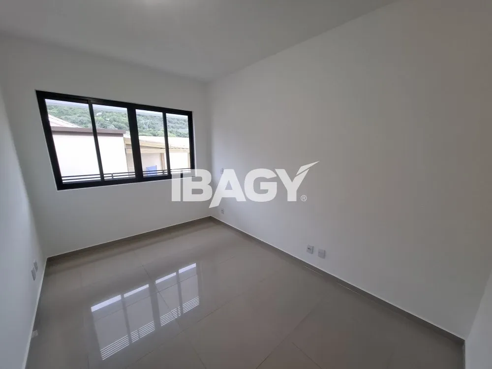 90 m² apartment with 2 bedrooms and a balcony — photo 17