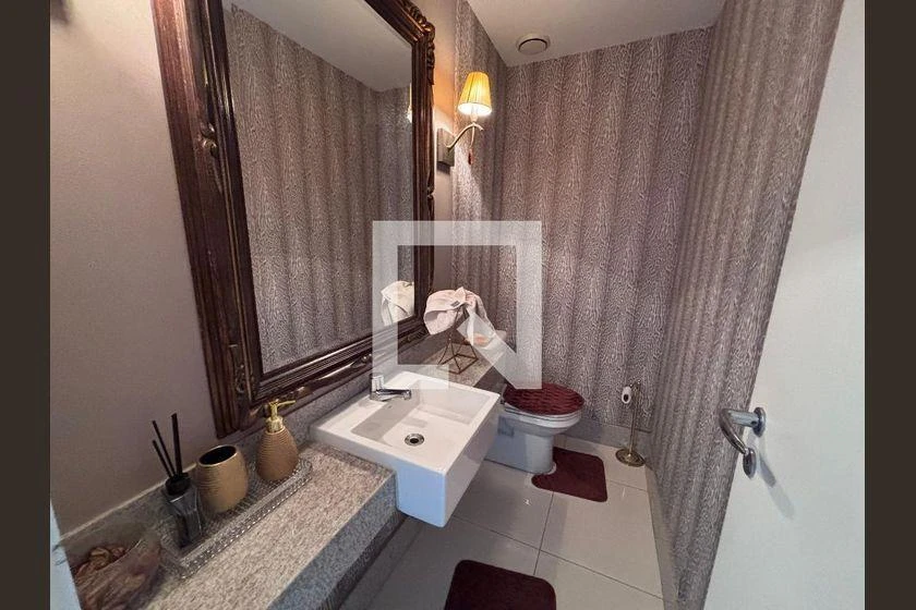 206 m² apartment with 4 en-suite bedrooms and glass balcony — photo 26