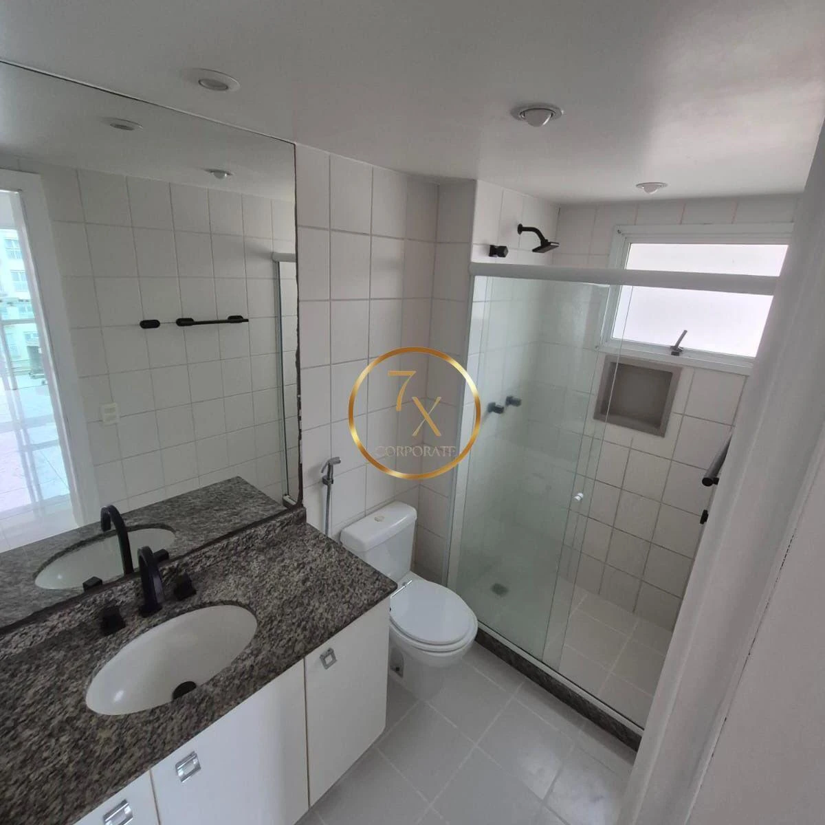 Застеклённый балкон и 3 спальни: квартира 200 м² — photo 9