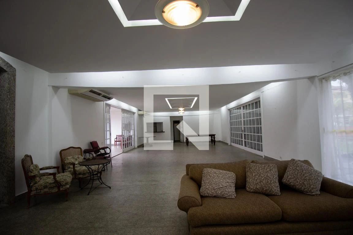 4-bedroom house with a walk-in closet in Rio de Janeiro — photo 15