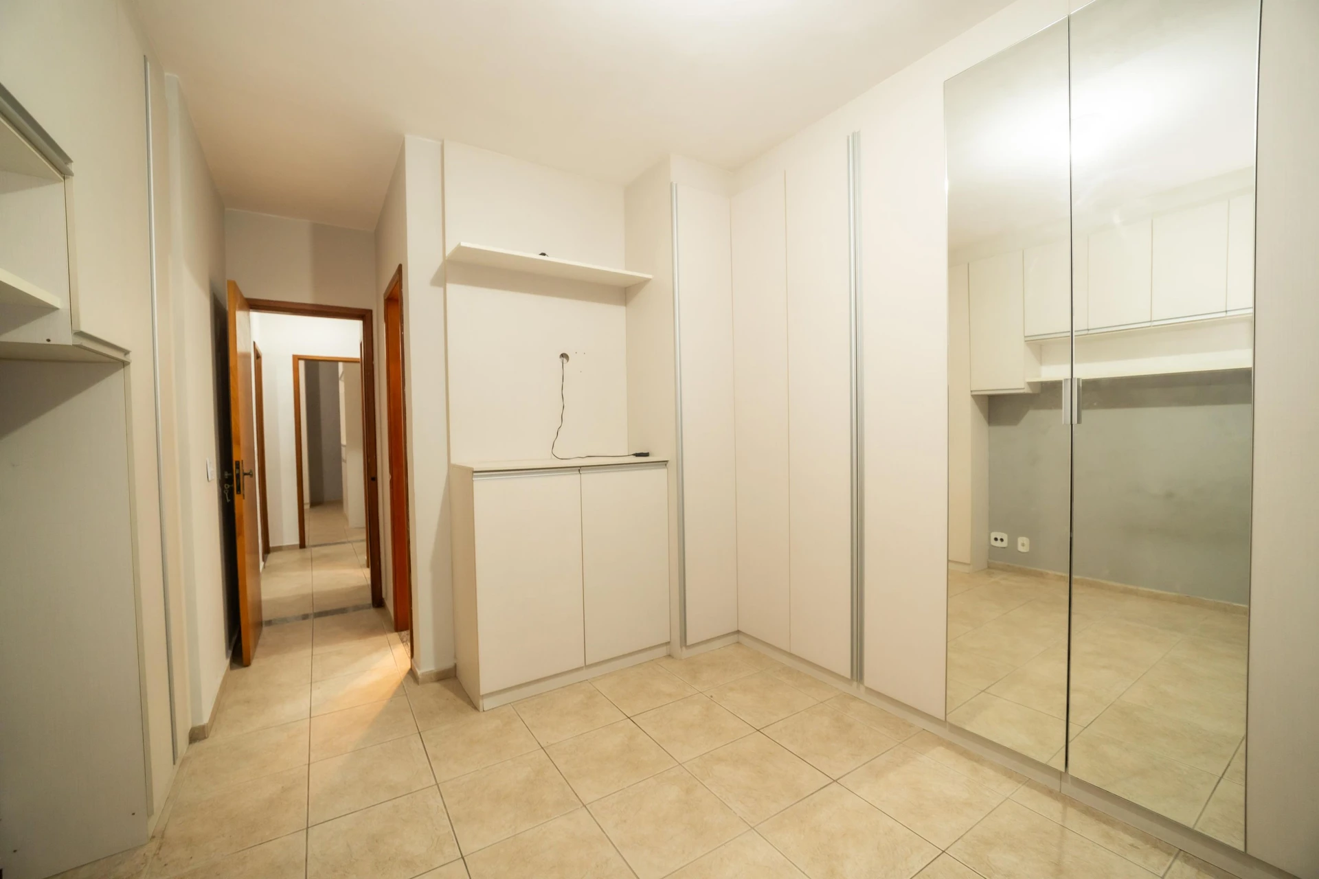 Glass-enclosed balcony in a 4-bedroom apartment, 110 m² — photo 69