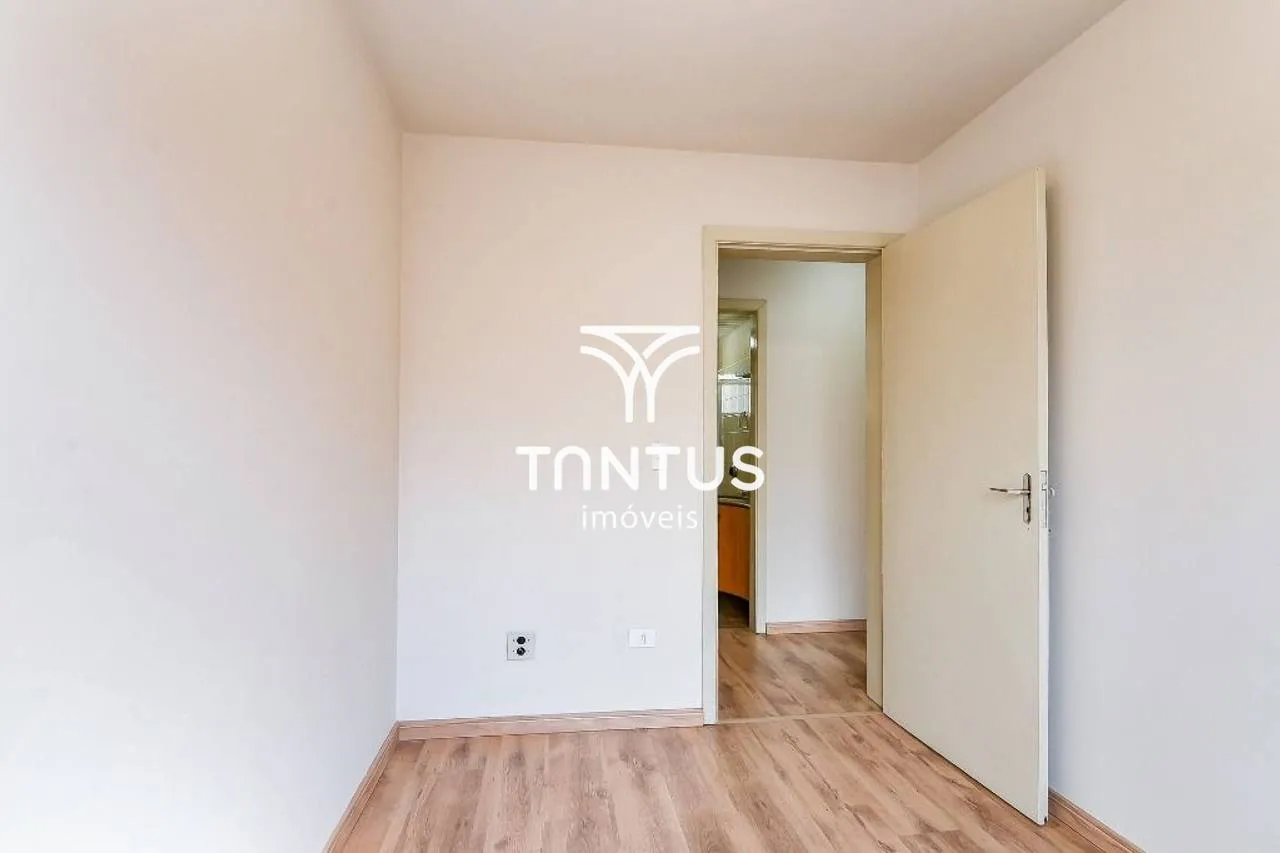 Wood or laminate floors in a 3-bedroom apartment, 80 m² — photo 29