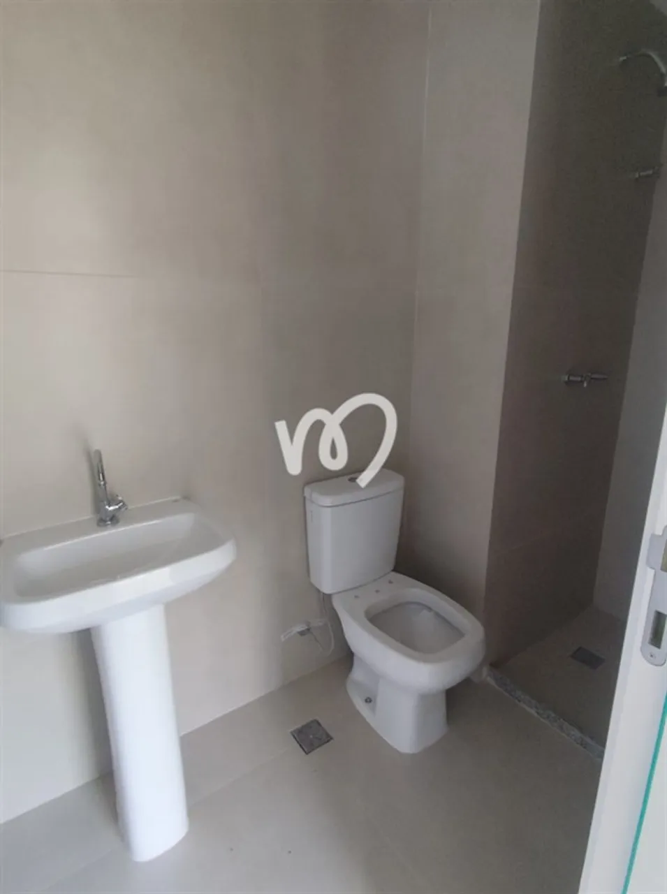 2-bedroom 2-bath apartment with 1 parking space — photo 5