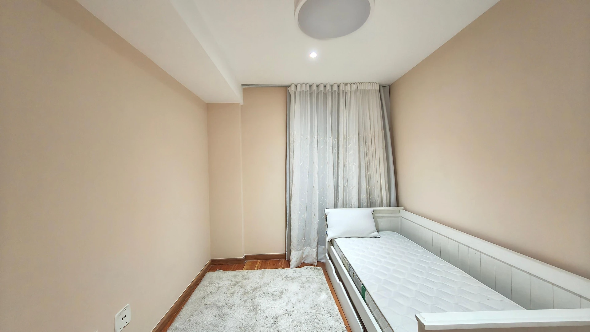Washing machine in a 4-bedroom apartment, 205 m² — photo 34
