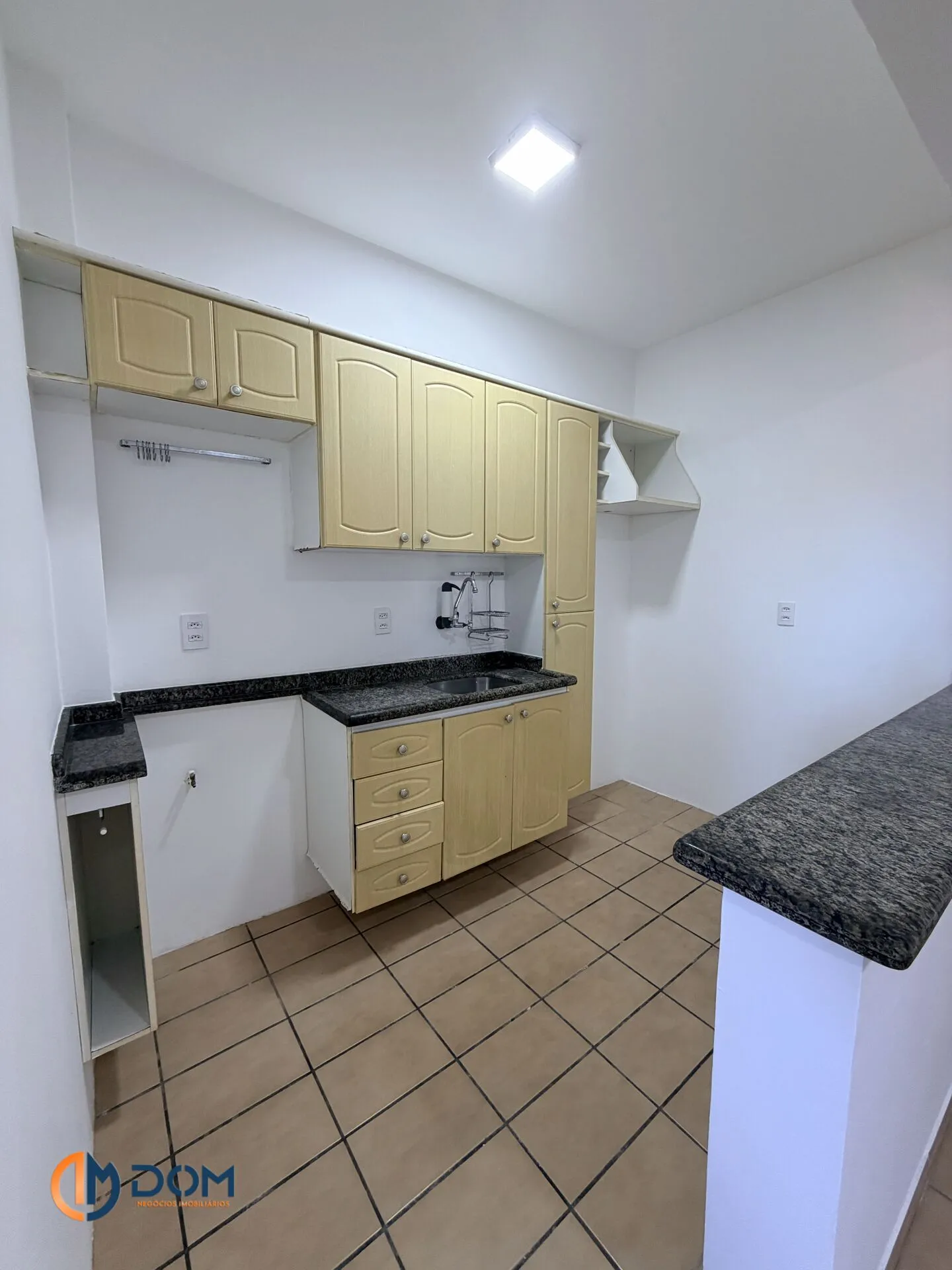 1-bedroom apartment with balcony and shared BBQ access — photo 3