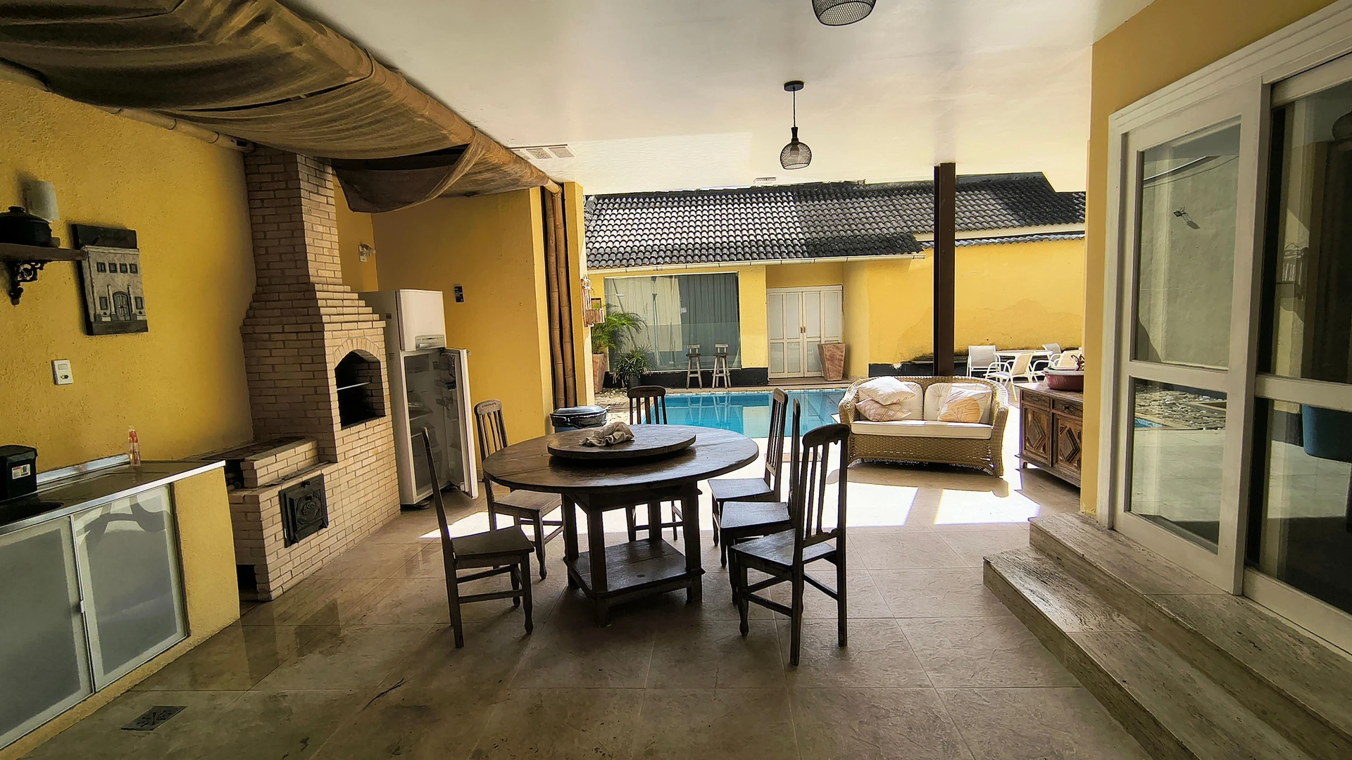 Furnished house with 7 bedrooms and open-plan kitchen — photo 36