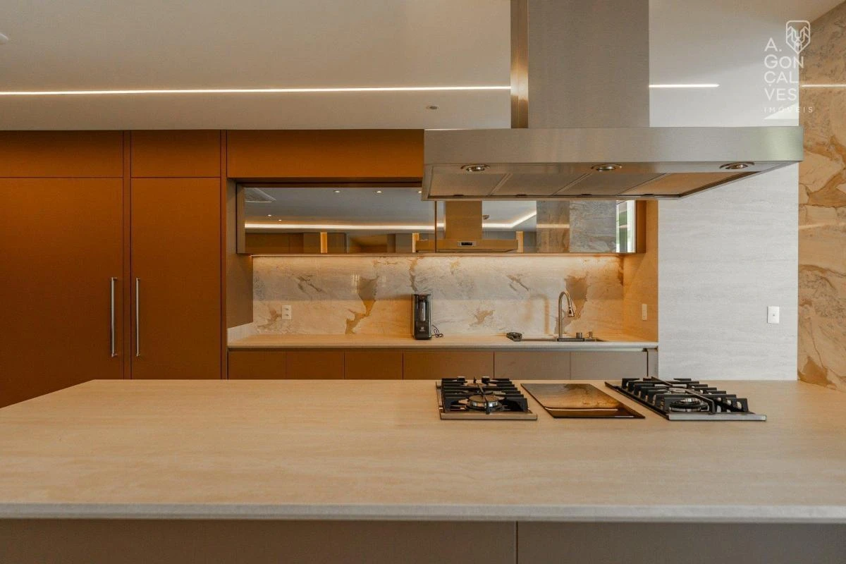 Furnished apartment with 3 en-suite bedrooms and 4 parking — photo 47