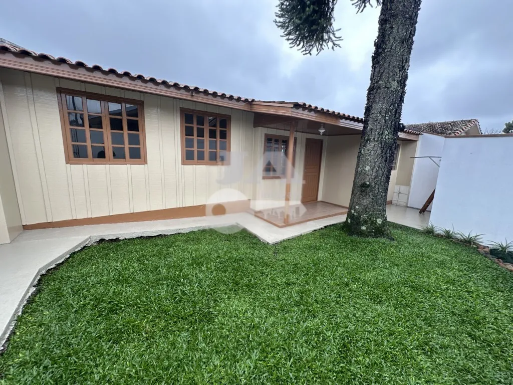 2-bedroom house with wood or laminate floors in Curitiba — photo 4