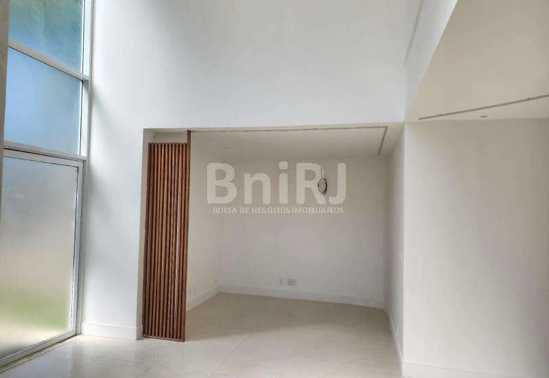 House with 6 bedrooms and 500 m² with 2 parking spaces — photo 29