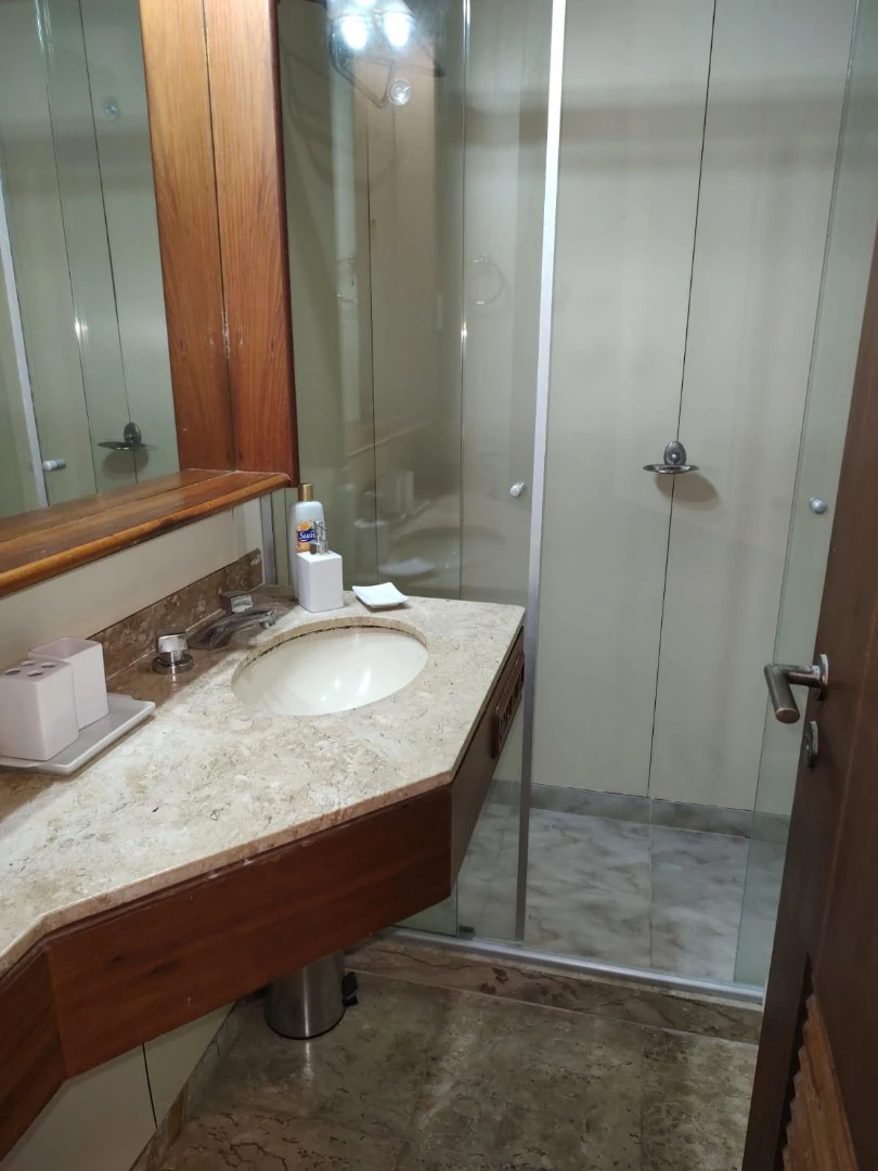 Furnished 2-bedroom apartment with 2 en-suites and balcony — photo 11