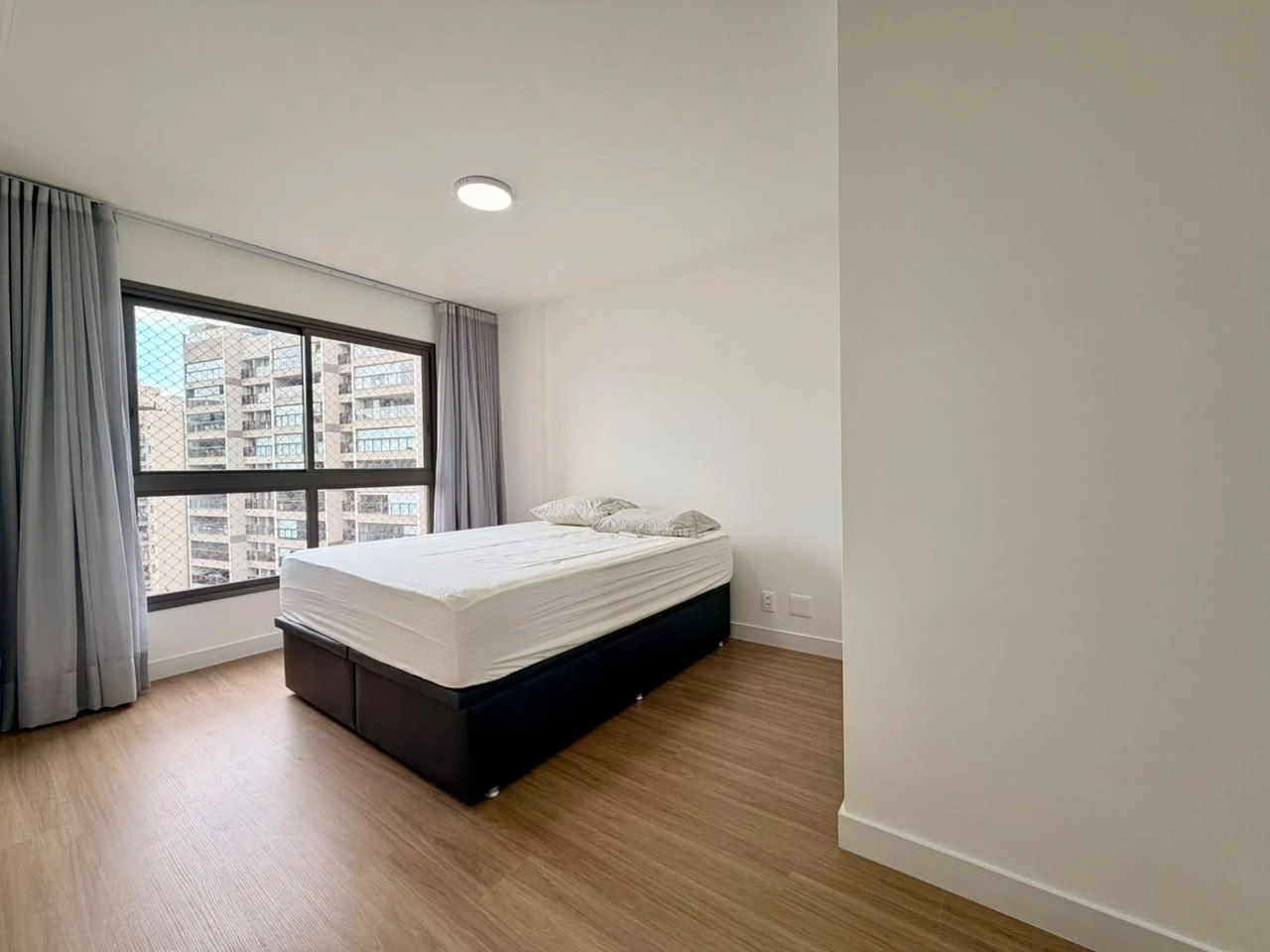 Apartamento mobiliado com 3 quartos e varanda envidraçada — photo 11