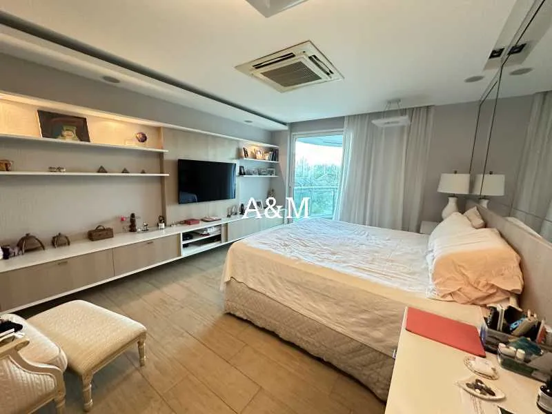 Rental apartment with 4 bedrooms and 5 bathrooms — photo 21